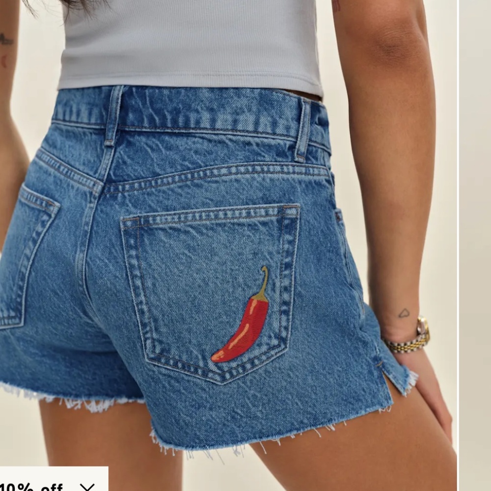 NEW Reformation Sutton Low Rise 2.5” Slouchy Jean Shorts Blue - Size 27